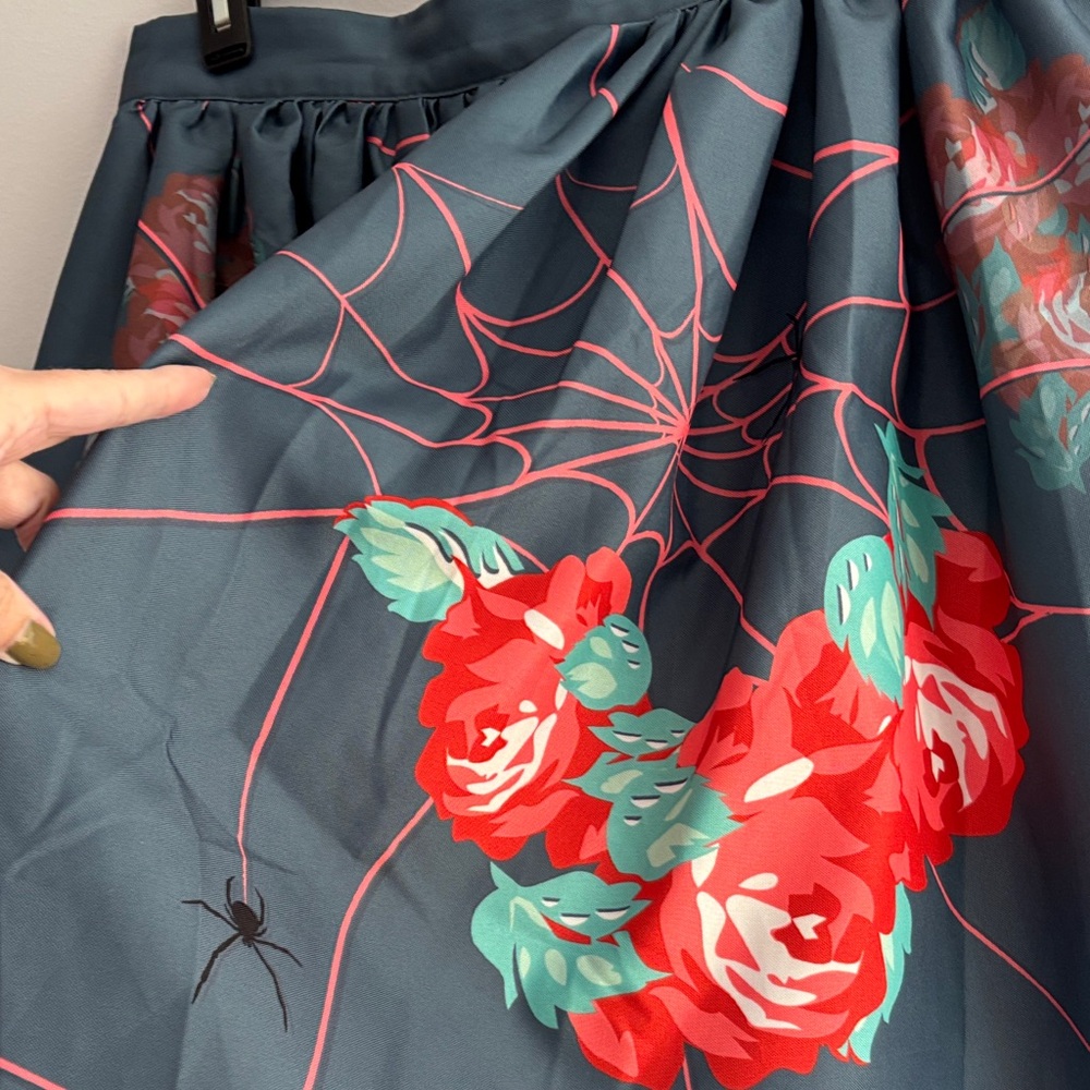 🌹roses with spiders skirt🕸️🕷️ - Picture 3 of 6